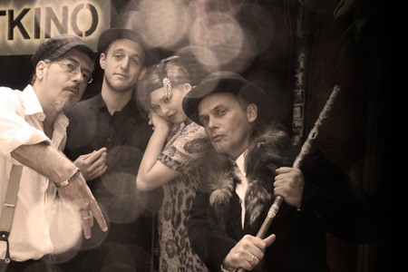 Vorderhaus Kultur in der FABRIK Die Stützen der Gesellschaft Leseshow