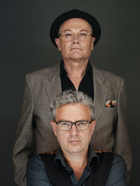 Pigor singt.  Benedikt Eichhorn muss begleiten.